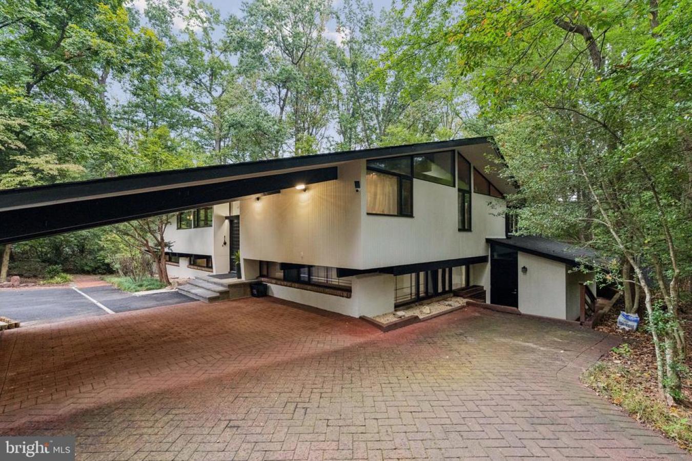 RESTON, FAIRFAX, 20191, United States, 5 Bedrooms Bedrooms, ,4 BathroomsBathrooms,Residential,For Sale,1954252