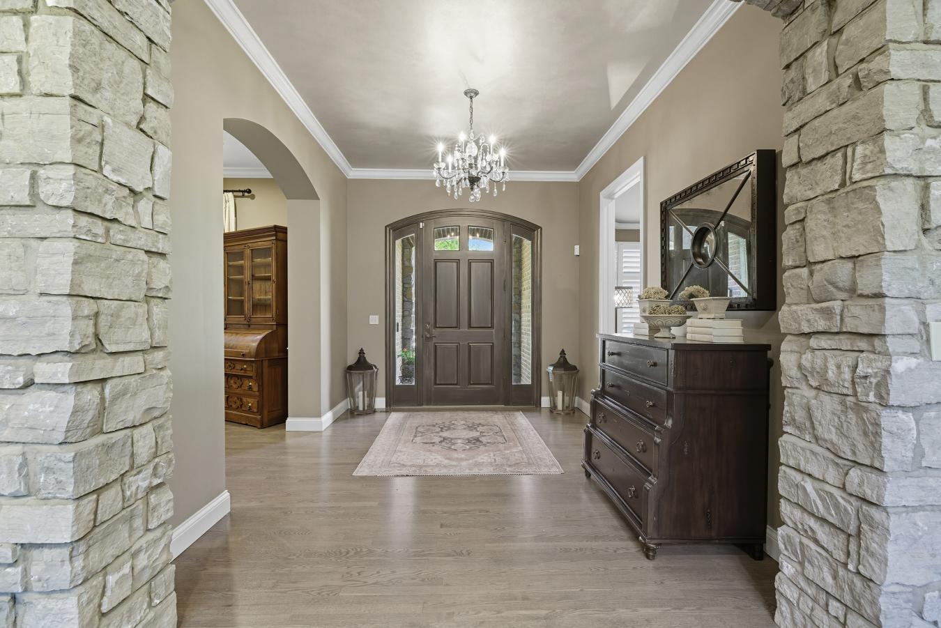 Chesterfield, St. Louis, 63005, United States, 5 Bedrooms Bedrooms, ,4 BathroomsBathrooms,Residential,For Sale,1959879