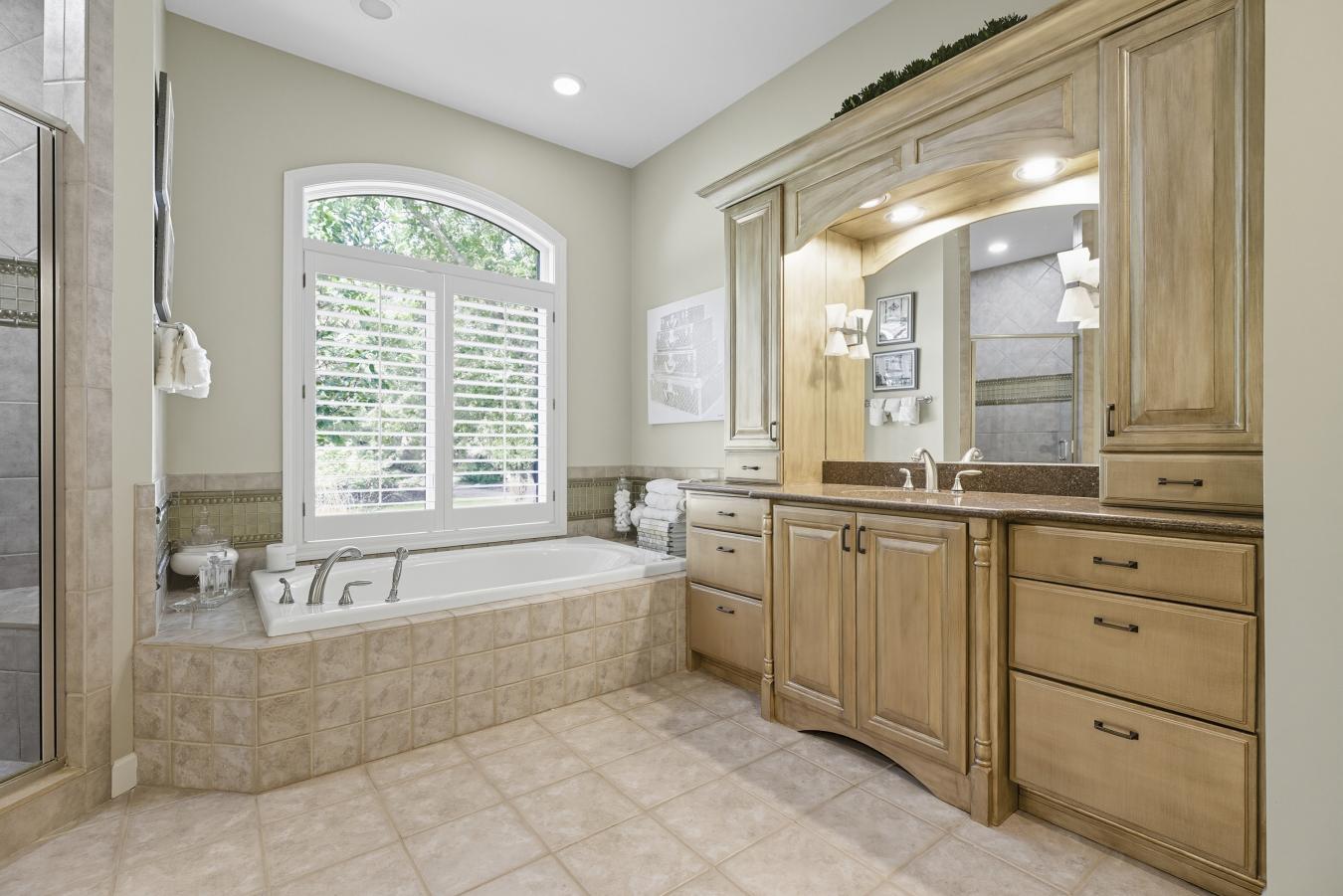 Chesterfield, St. Louis, 63005, United States, 5 Bedrooms Bedrooms, ,4 BathroomsBathrooms,Residential,For Sale,1959879