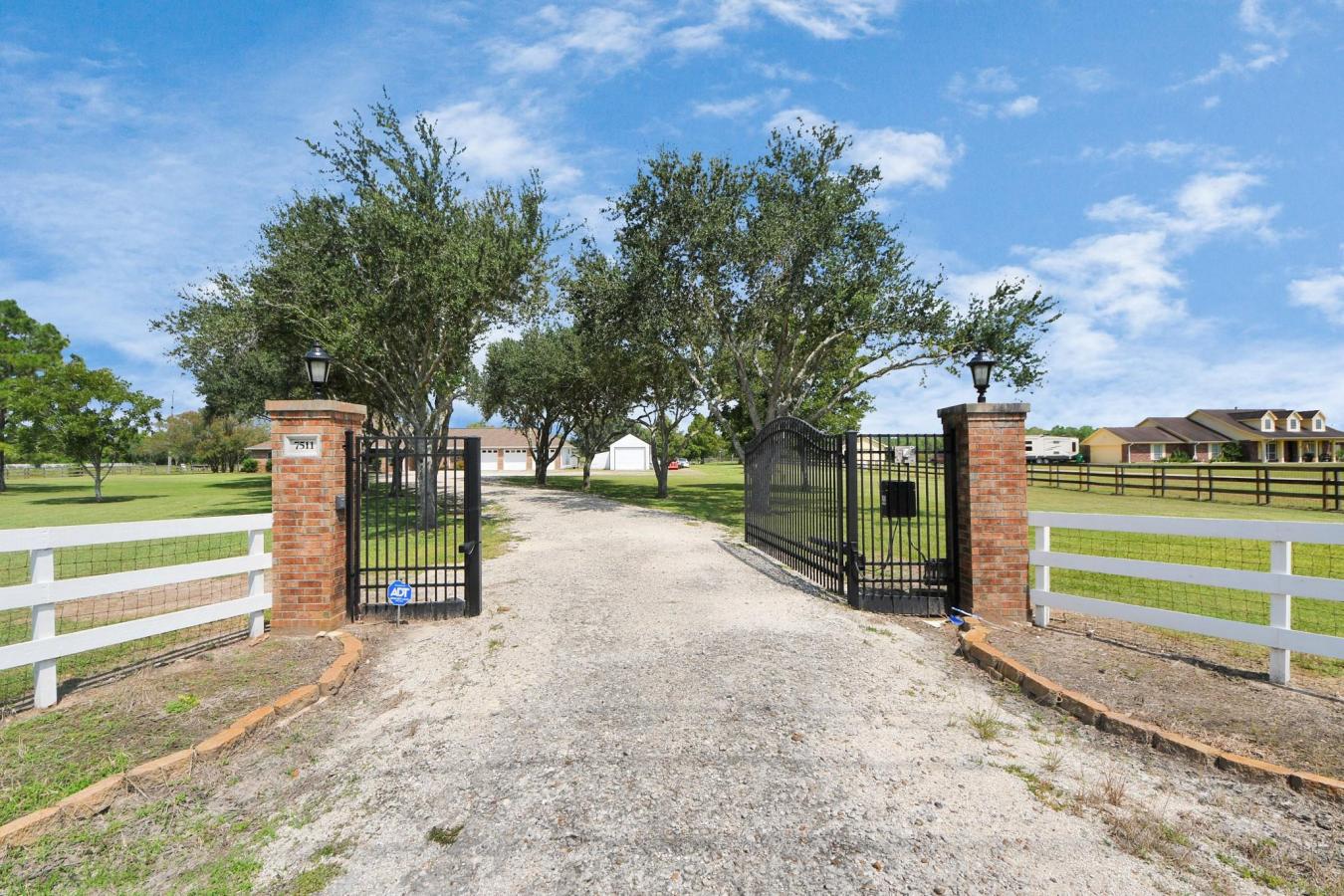 Rosharon, Brazoria, 77583, United States, 3 Bedrooms Bedrooms, ,2 BathroomsBathrooms,Residential,For Sale,1962118