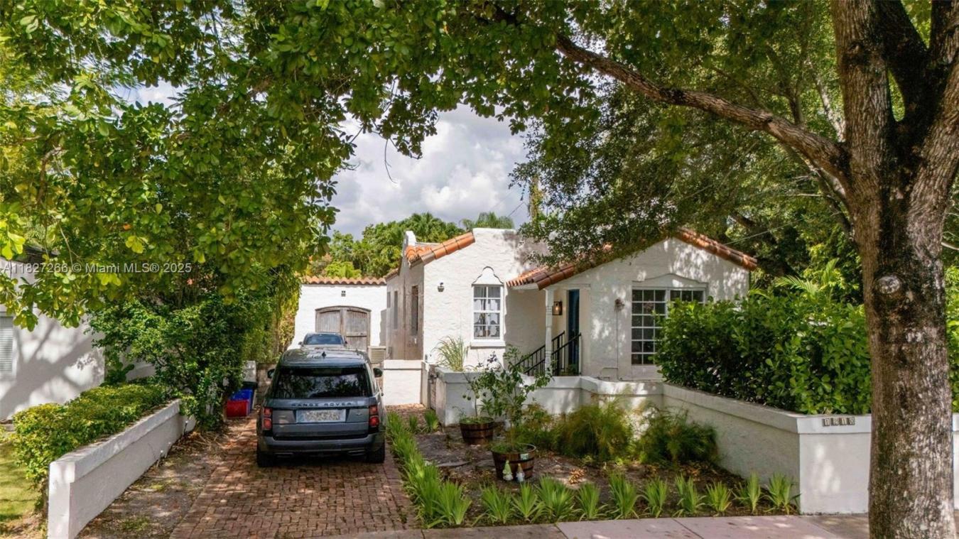 Coral Gables, Miami-Dade County, 33134, United States, 2 Bedrooms Bedrooms, ,-1 BathroomBathrooms,Residential,For Sale,1954249