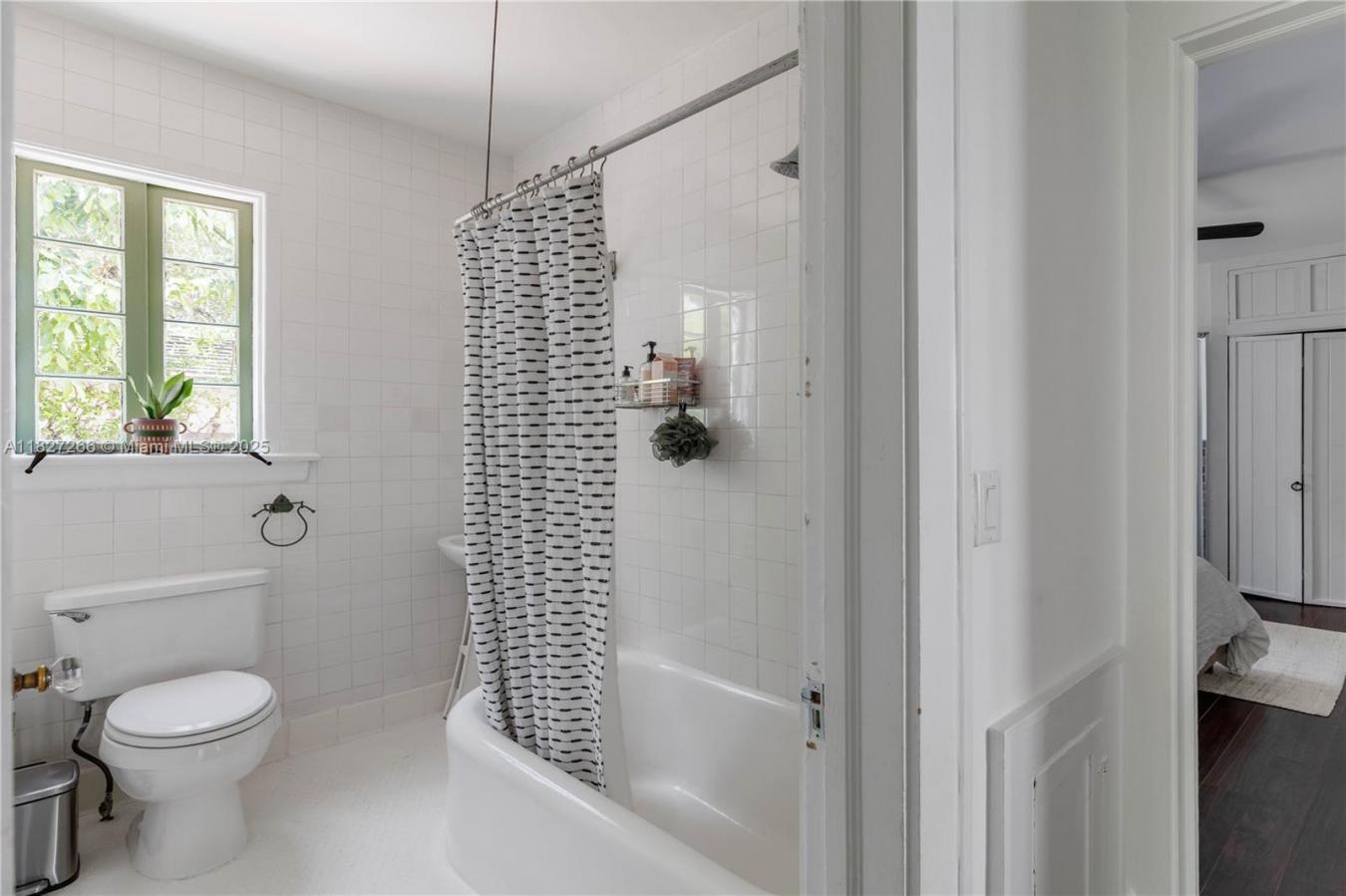 Coral Gables, Miami-Dade County, 33134, United States, 2 Bedrooms Bedrooms, ,-1 BathroomBathrooms,Residential,For Sale,1954249