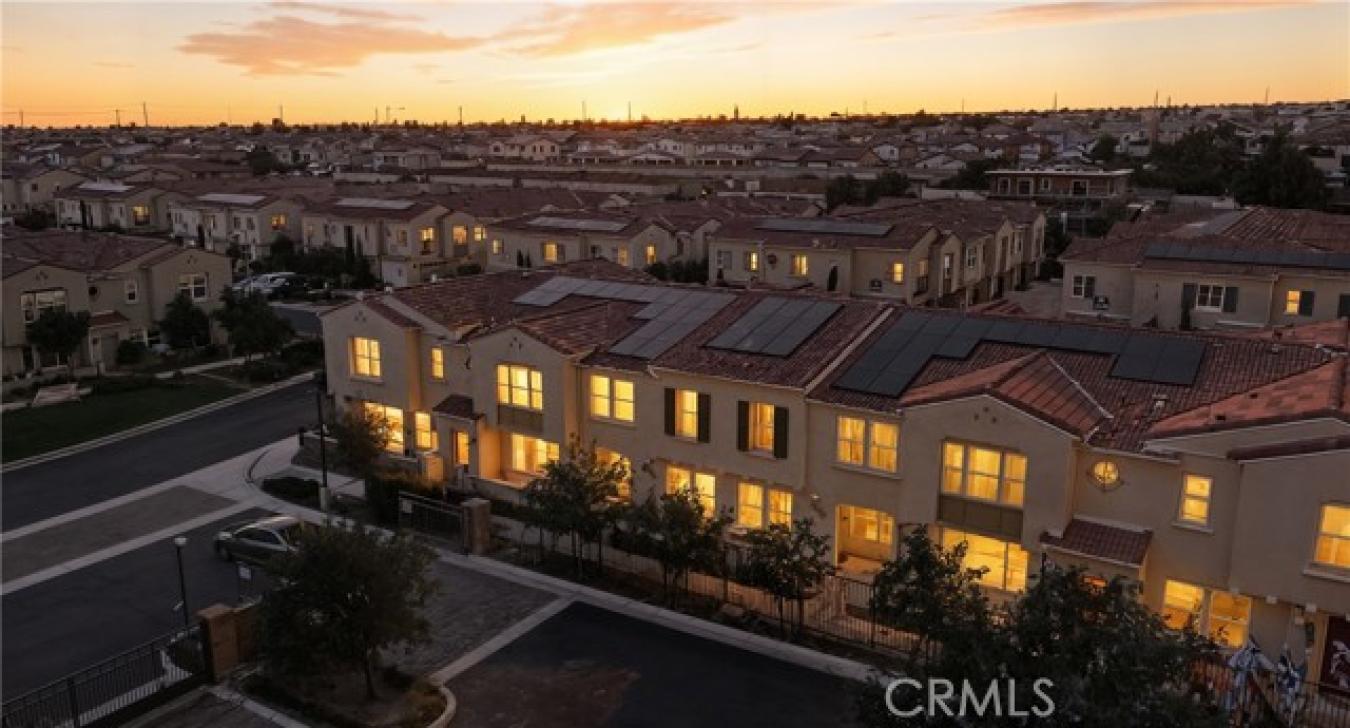 Fontana, San Bernardino, 92336, United States, 3 Bedrooms Bedrooms, ,2 BathroomsBathrooms,Residential,For Sale,1954350