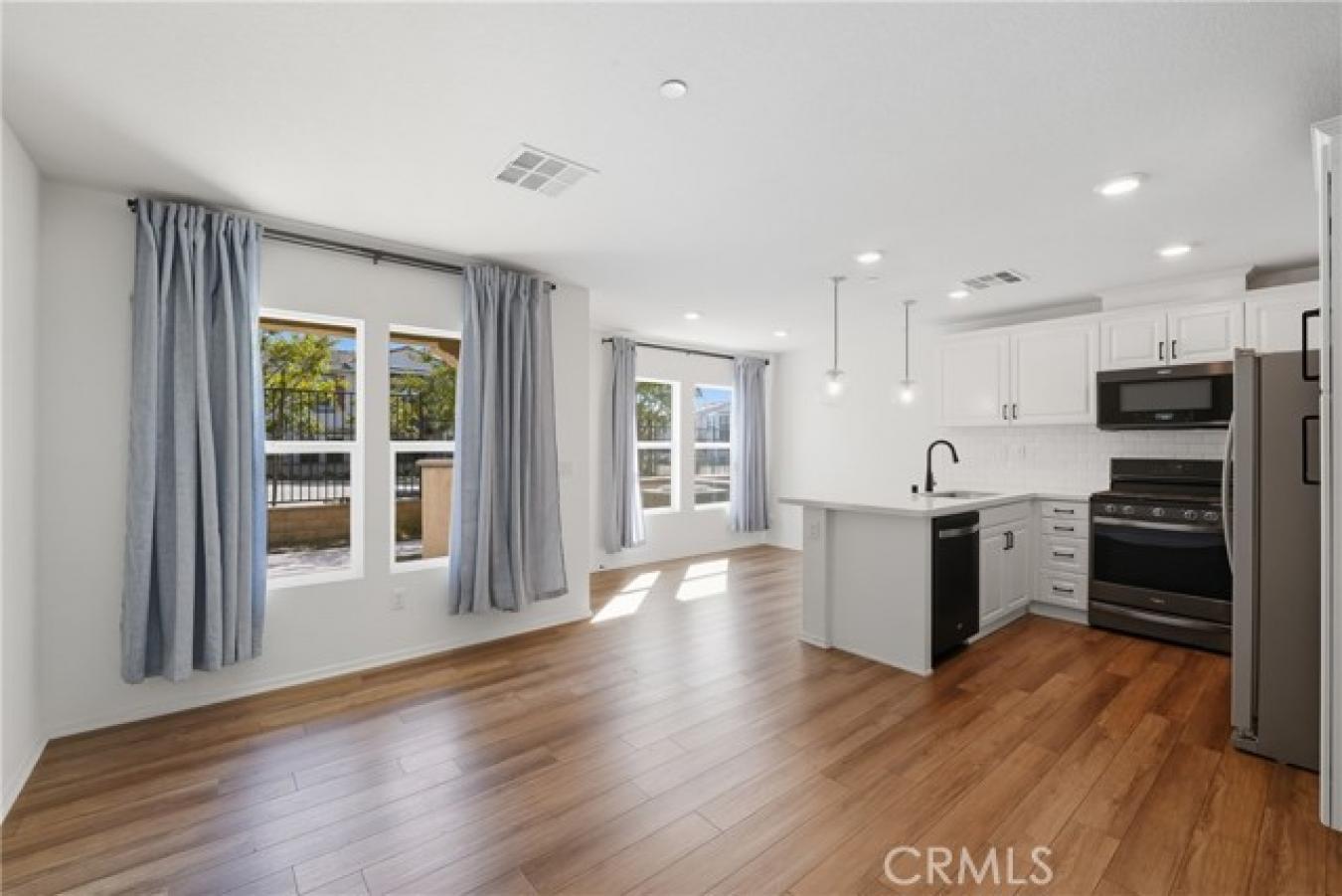 Fontana, San Bernardino, 92336, United States, 3 Bedrooms Bedrooms, ,2 BathroomsBathrooms,Residential,For Sale,1954350