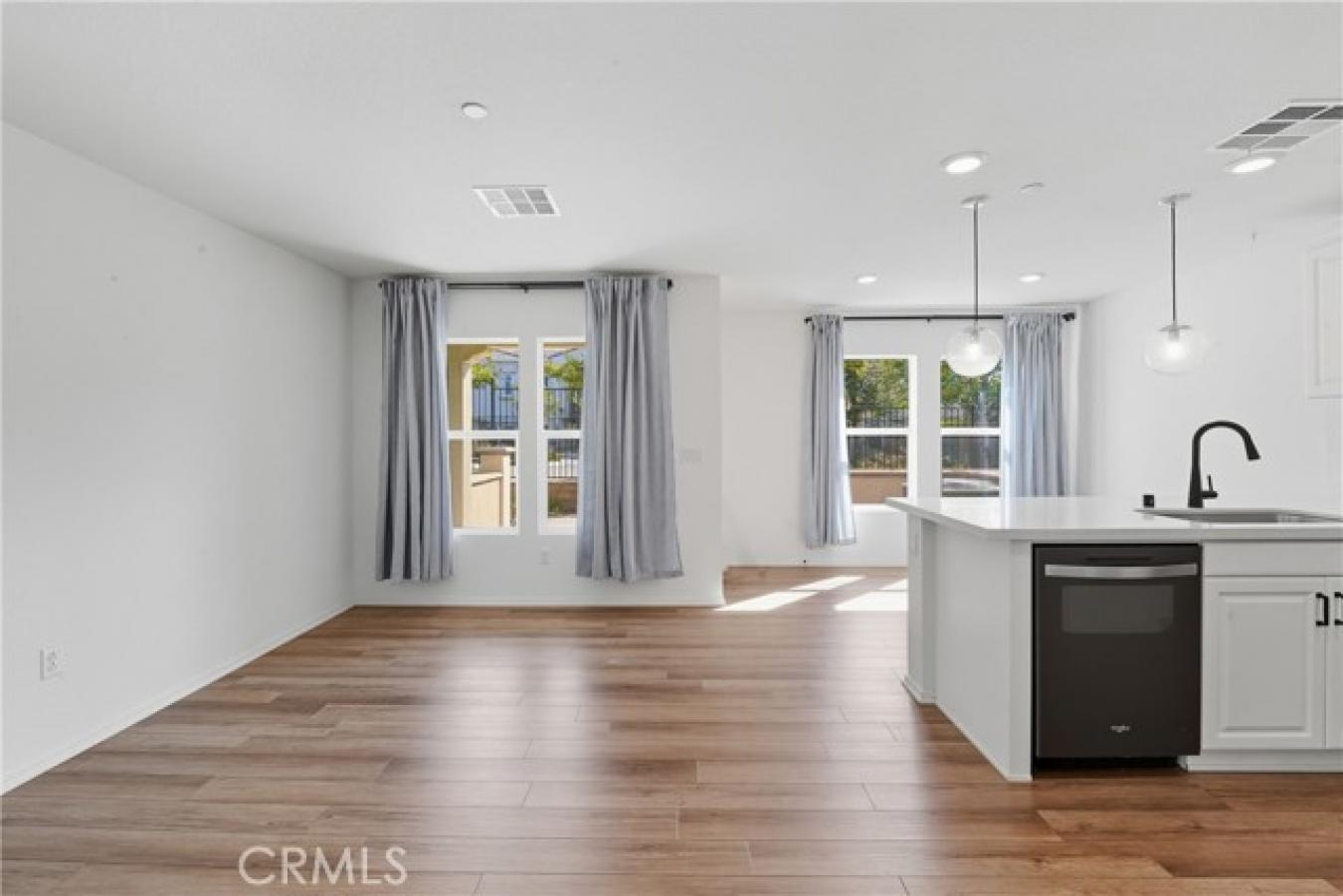 Fontana, San Bernardino, 92336, United States, 3 Bedrooms Bedrooms, ,2 BathroomsBathrooms,Residential,For Sale,1954350