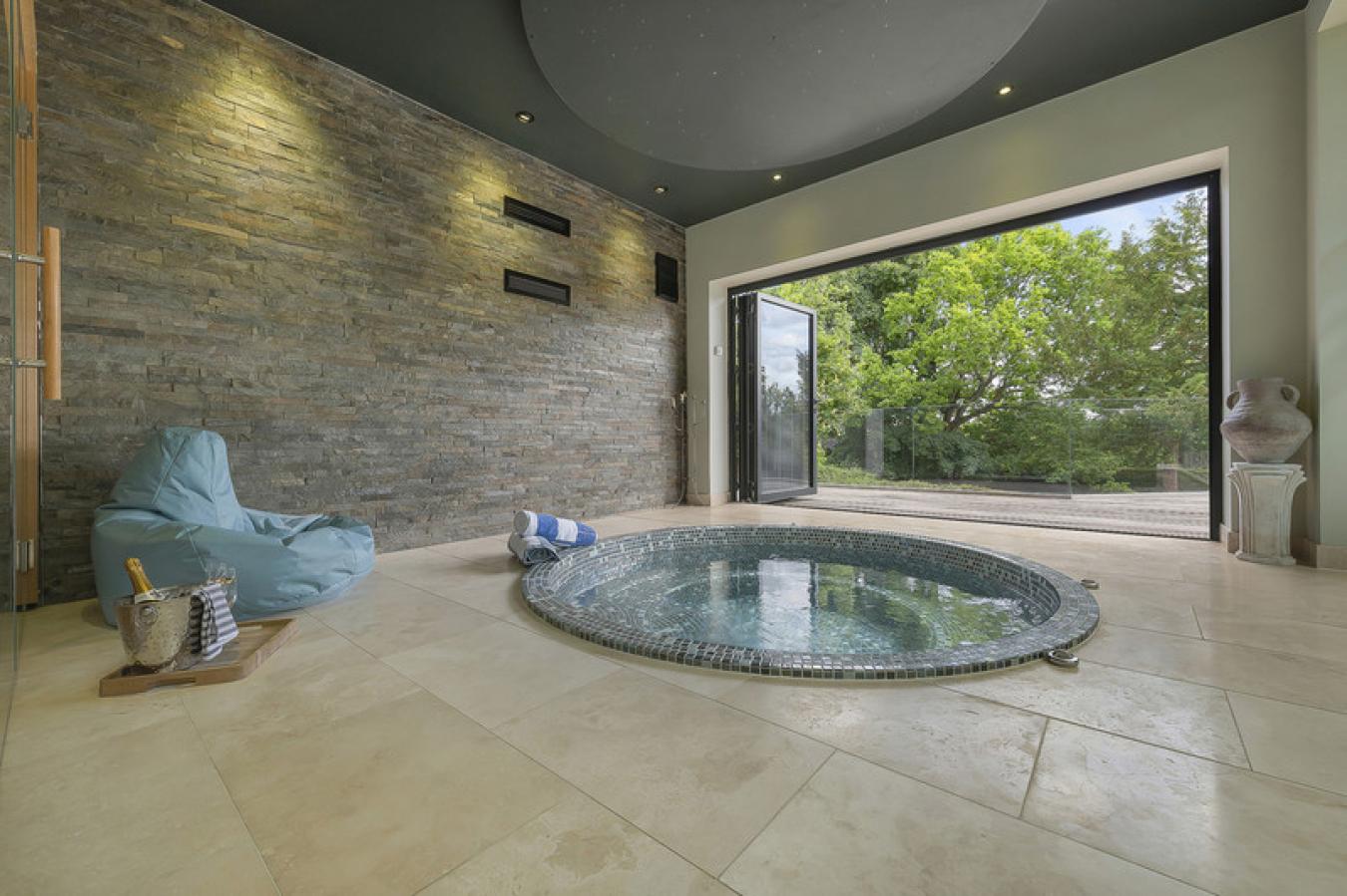 Purley, Surrey, CR8 3LB, United Kingdom, 7 Bedrooms Bedrooms, ,5 BathroomsBathrooms,Residential,For Sale,1954346