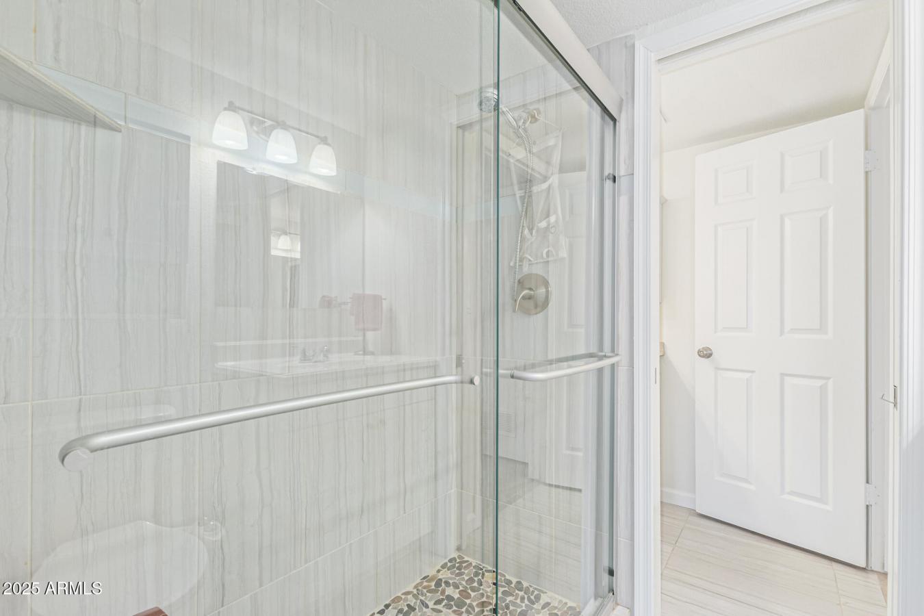 Freshly updated with brand NEW carpet and paint, this lower level, Nor – image 11