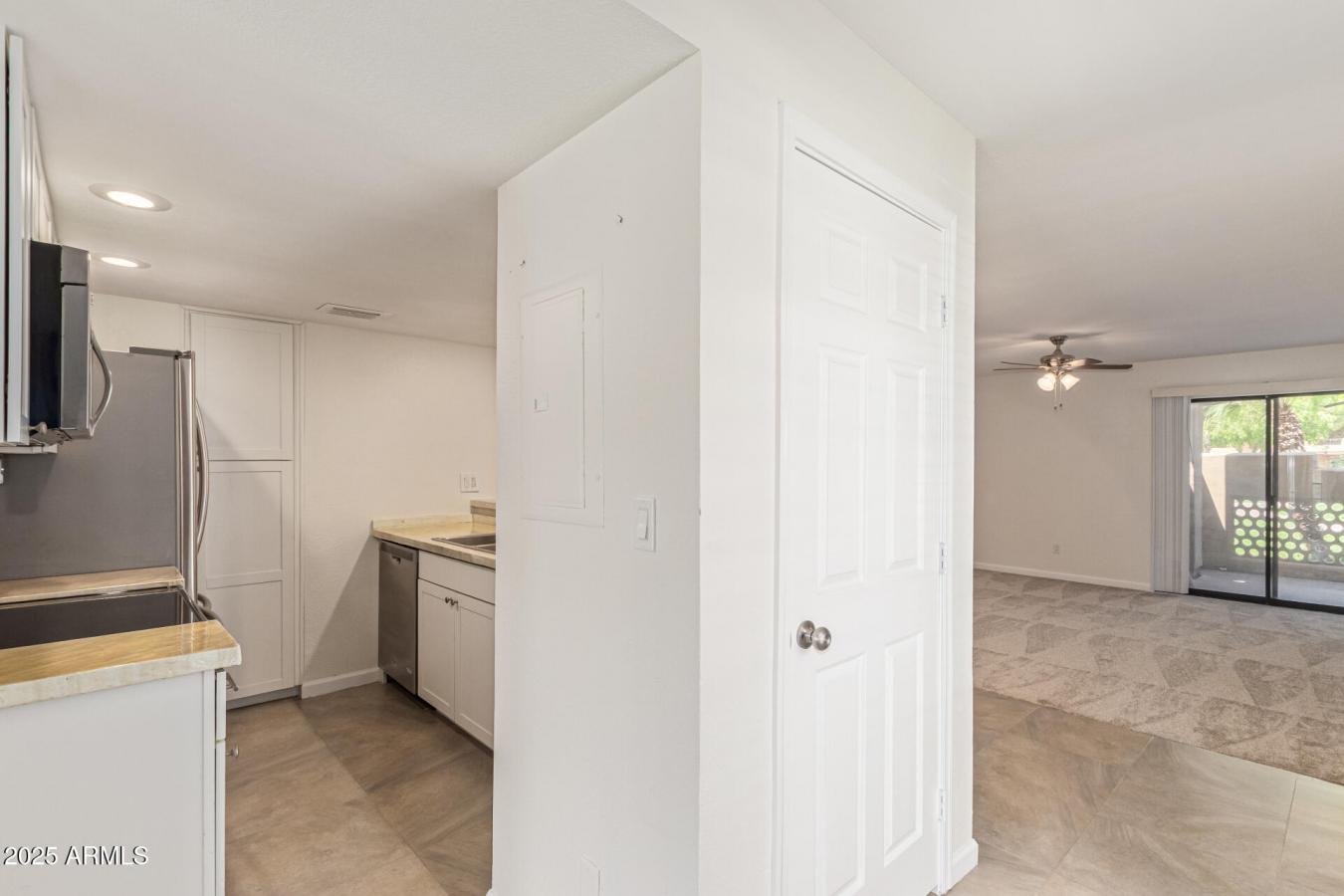 Freshly updated with brand NEW carpet and paint, this lower level, Nor – image 3