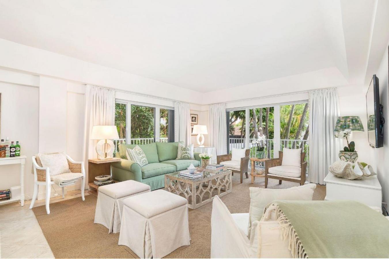 Palm Beach, Florida, 33480, United States, 2 Bedrooms Bedrooms, ,2 BathroomsBathrooms,Residential,For Sale,1959877