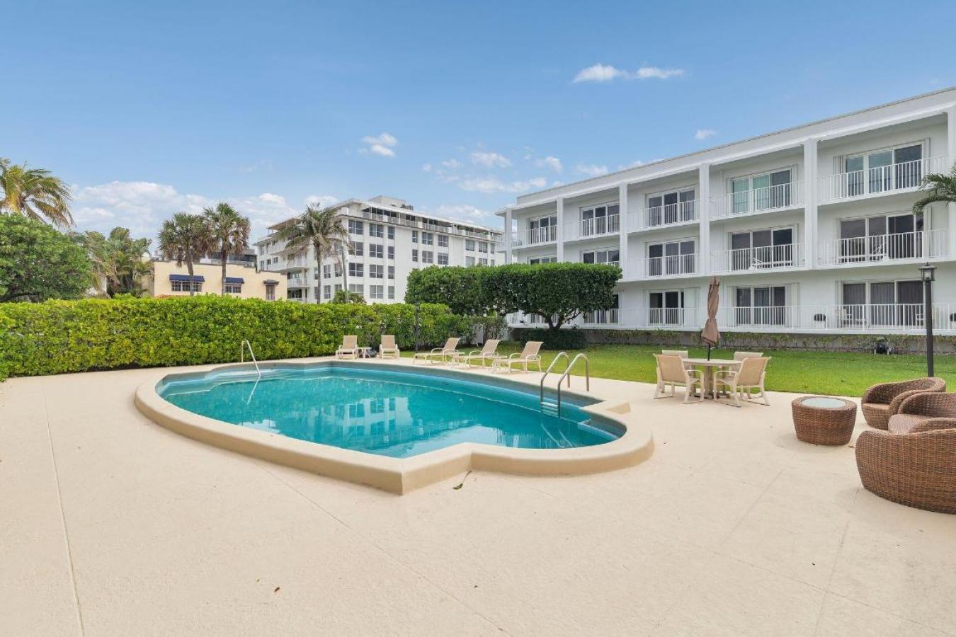 Palm Beach, Florida, 33480, United States, 2 Bedrooms Bedrooms, ,2 BathroomsBathrooms,Residential,For Sale,1959877