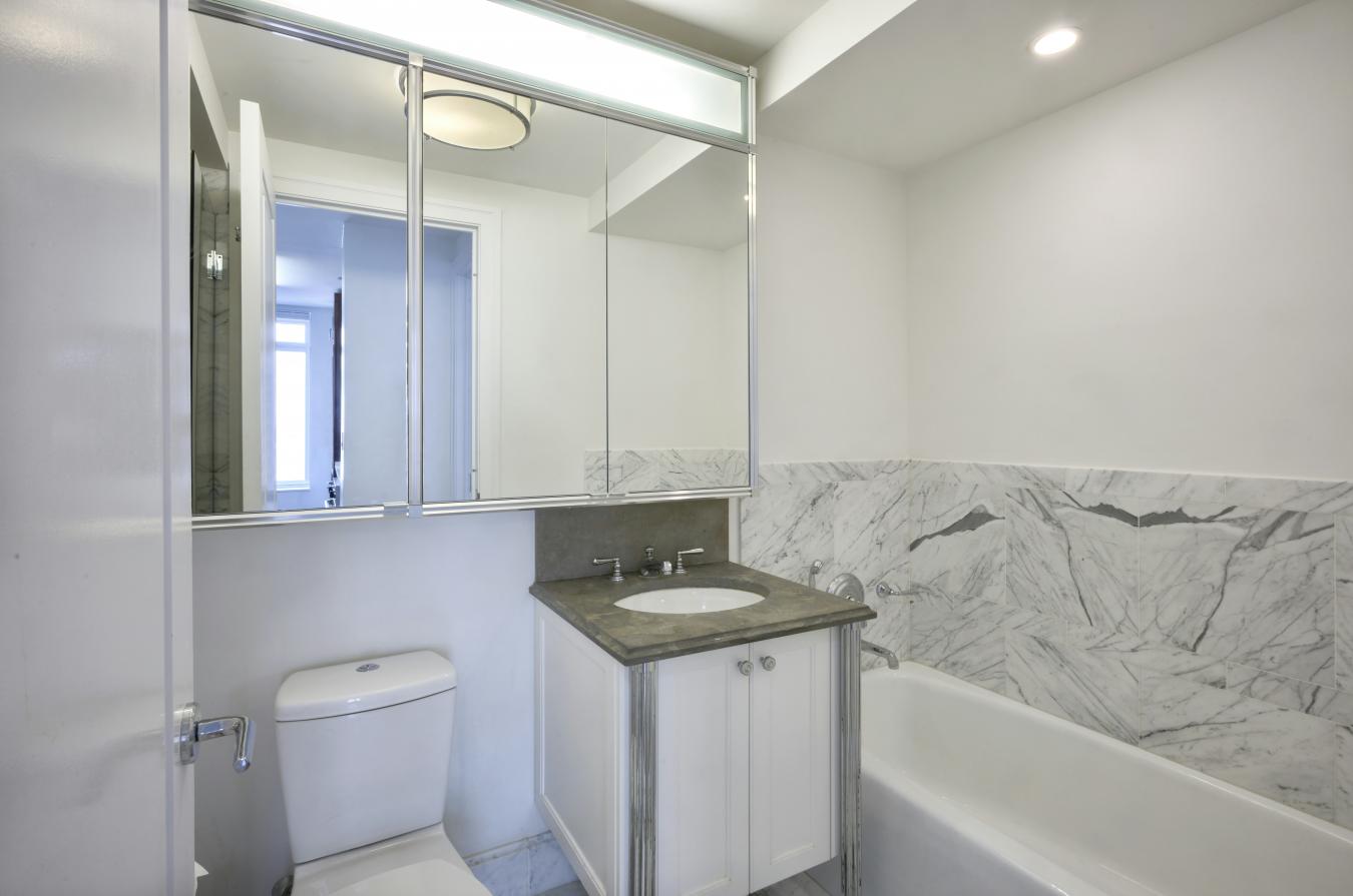 New York, New York, 10023, United States, 1 Bedroom Bedrooms, ,1 BathroomBathrooms,Residential,For Sale,1959872
