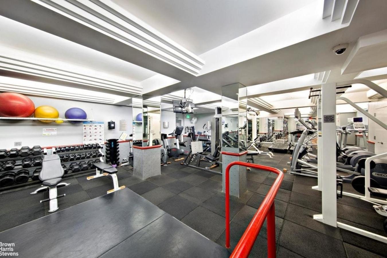 New York, New York, 10023, United States, 2 Bedrooms Bedrooms, ,1 BathroomBathrooms,Residential,For Sale,1959868