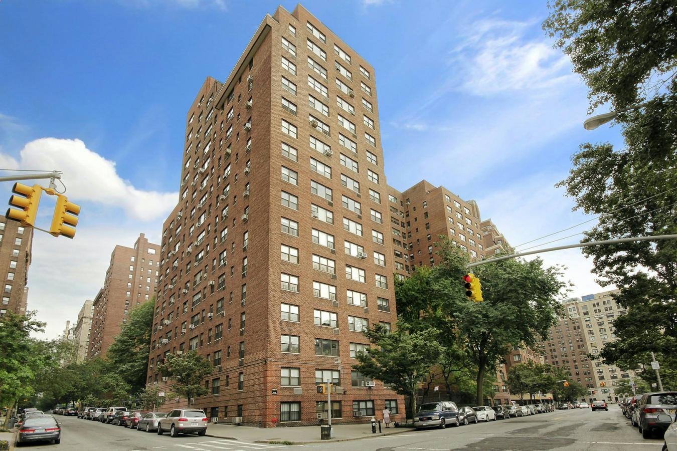 New York, New York, 10023, United States, 2 Bedrooms Bedrooms, ,1 BathroomBathrooms,Residential,For Sale,1959868