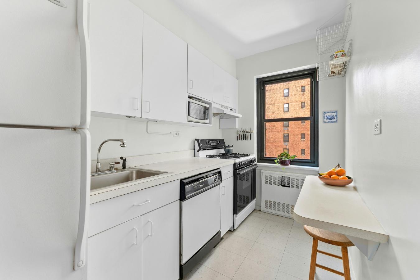 New York, New York, 10023, United States, 2 Bedrooms Bedrooms, ,1 BathroomBathrooms,Residential,For Sale,1959868