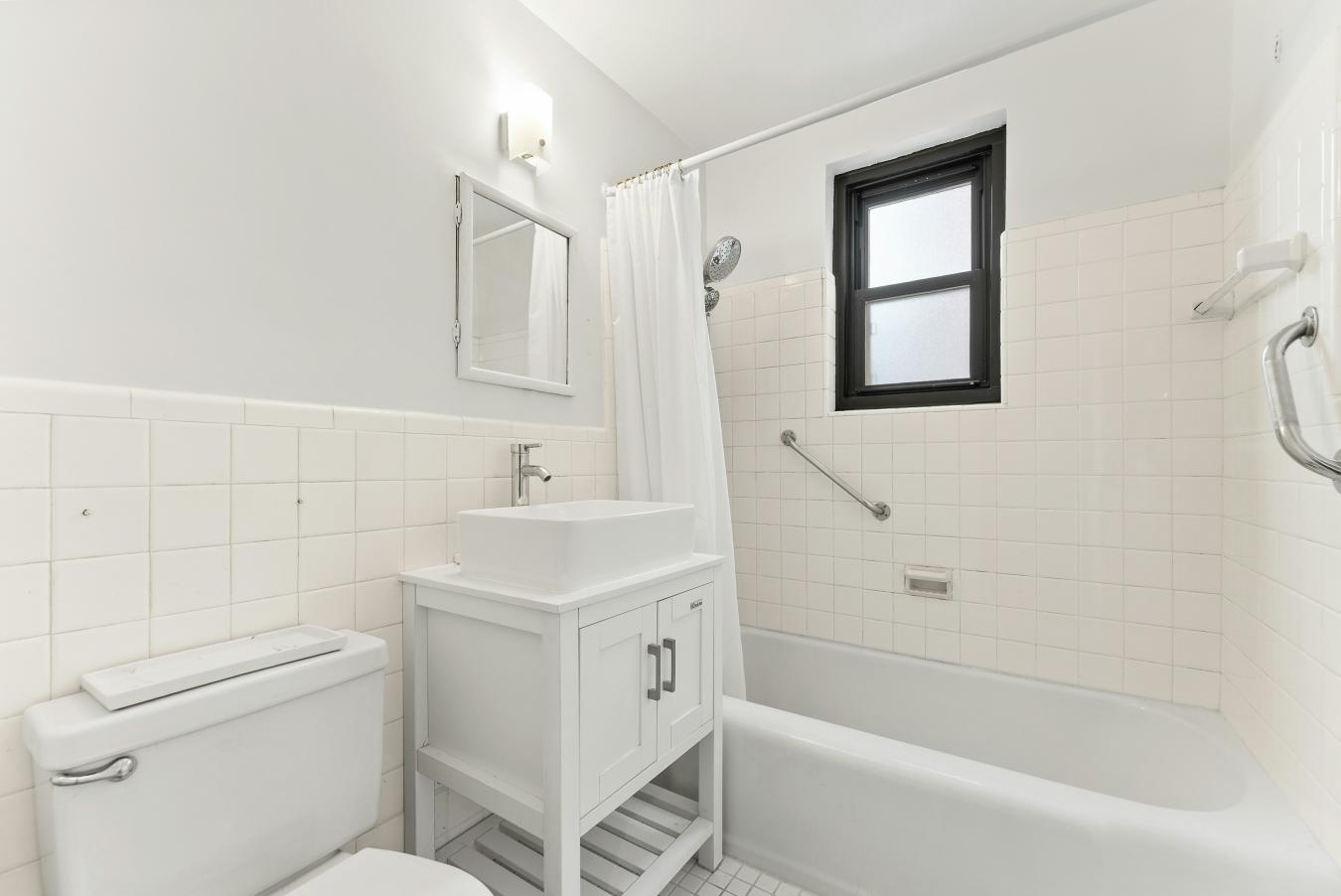 New York, New York, 10023, United States, 2 Bedrooms Bedrooms, ,1 BathroomBathrooms,Residential,For Sale,1959868