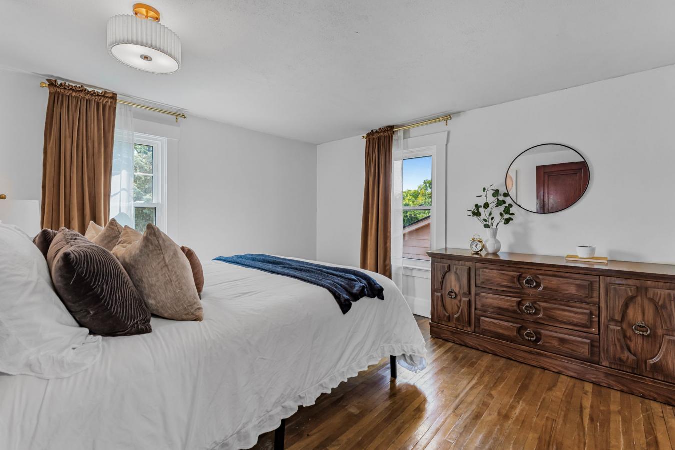 Fort Erie, ON, L2A2Y8, Canada, 4 Bedrooms Bedrooms, ,2 BathroomsBathrooms,Residential,For Sale,1954471