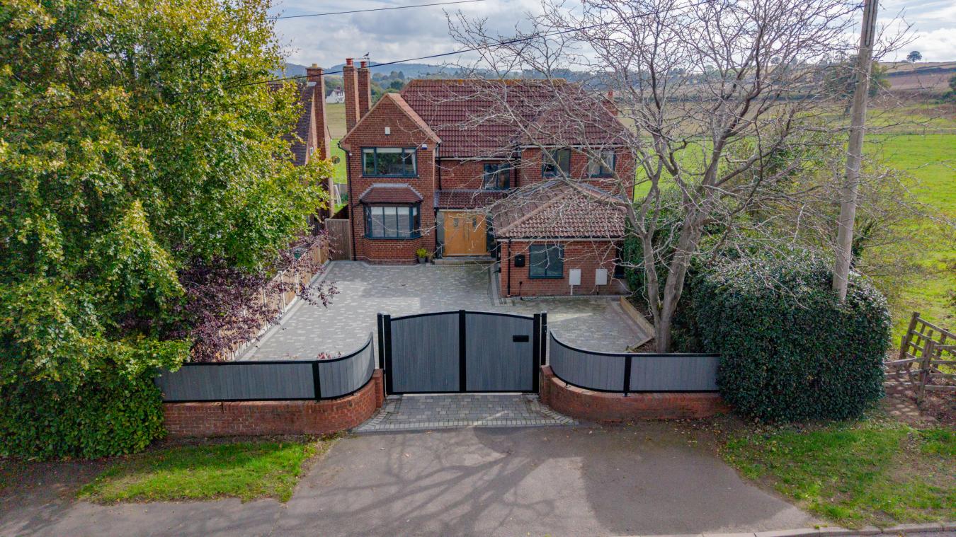 Stourbridge, West Midlands, DY8 2RP, United Kingdom, 4 Bedrooms Bedrooms, ,2 BathroomsBathrooms,Residential,For Sale,1959862