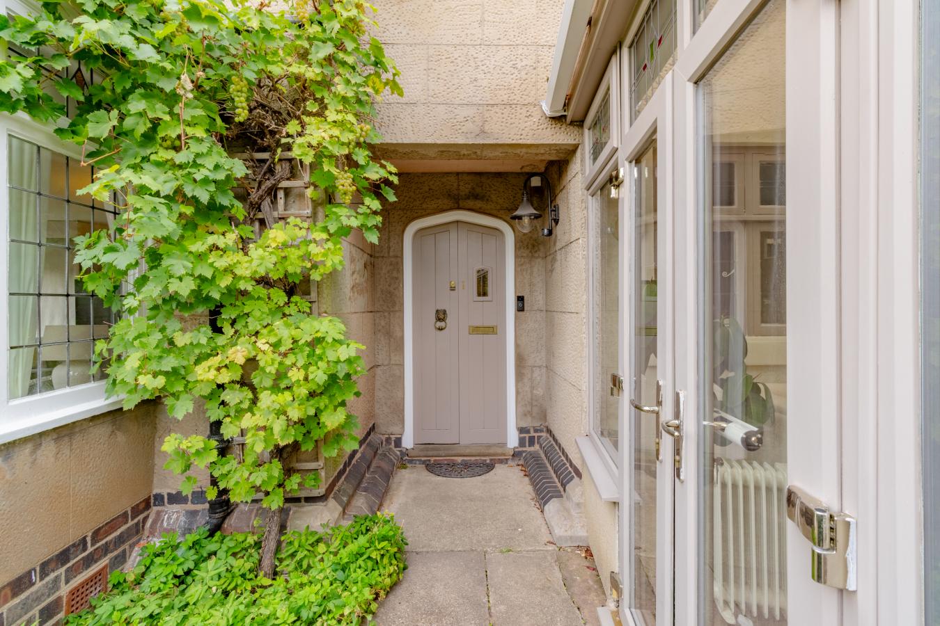 Hagley, Worcestershire, DY9 9LL, United Kingdom, 3 Bedrooms Bedrooms, ,1 BathroomBathrooms,Residential,For Sale,1959863