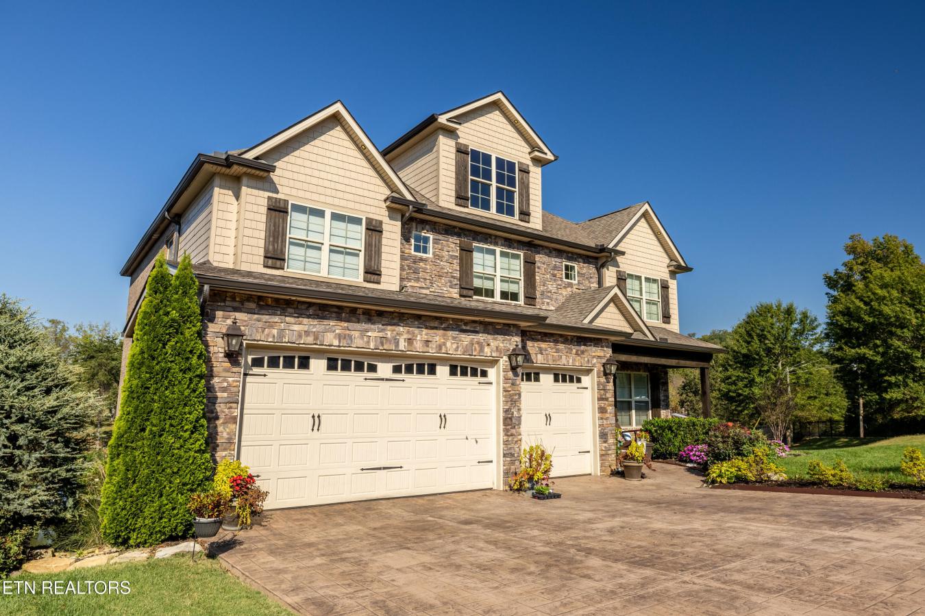 Knoxville, Knox County, 37920, United States, 6 Bedrooms Bedrooms, ,4 BathroomsBathrooms,Residential,For Sale,1959860