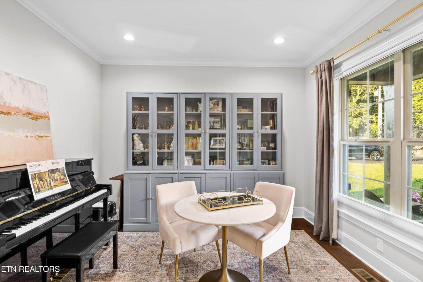 Knoxville, Knox County, 37920, United States, 6 Bedrooms Bedrooms, ,4 BathroomsBathrooms,Residential,For Sale,1959860