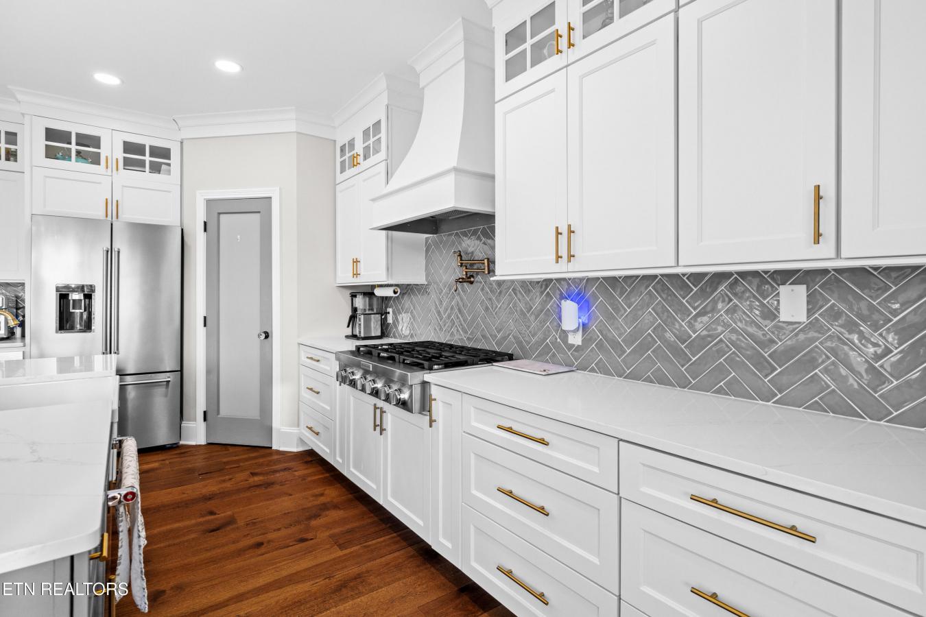 Knoxville, Knox County, 37920, United States, 6 Bedrooms Bedrooms, ,4 BathroomsBathrooms,Residential,For Sale,1959860