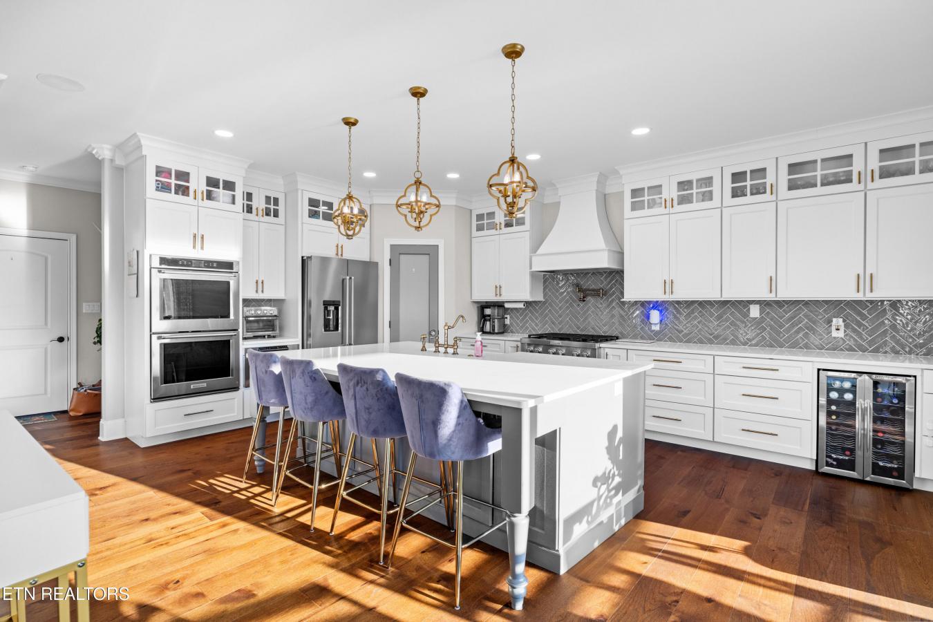 Knoxville, Knox County, 37920, United States, 6 Bedrooms Bedrooms, ,4 BathroomsBathrooms,Residential,For Sale,1959860