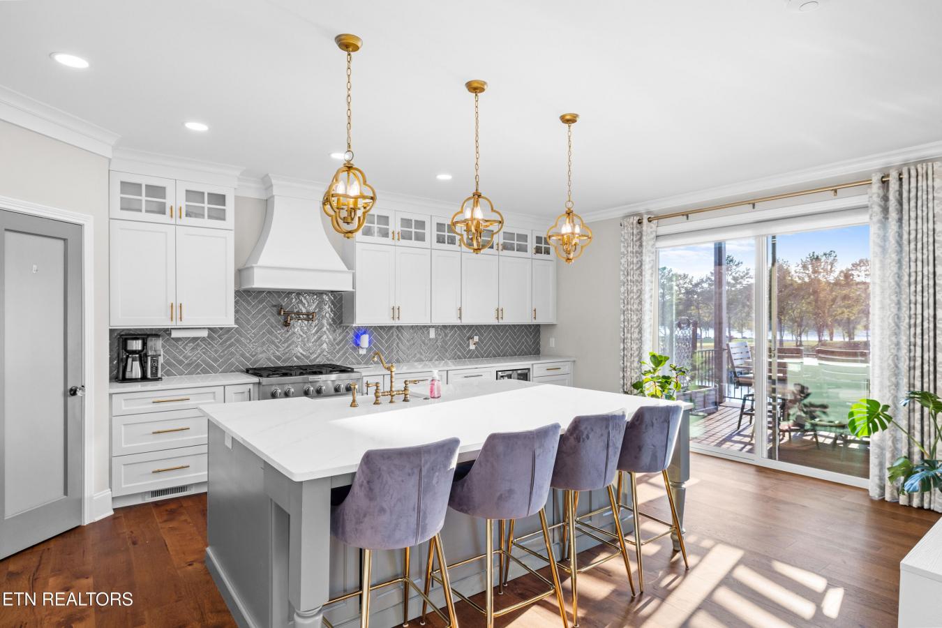 Knoxville, Knox County, 37920, United States, 6 Bedrooms Bedrooms, ,4 BathroomsBathrooms,Residential,For Sale,1959860