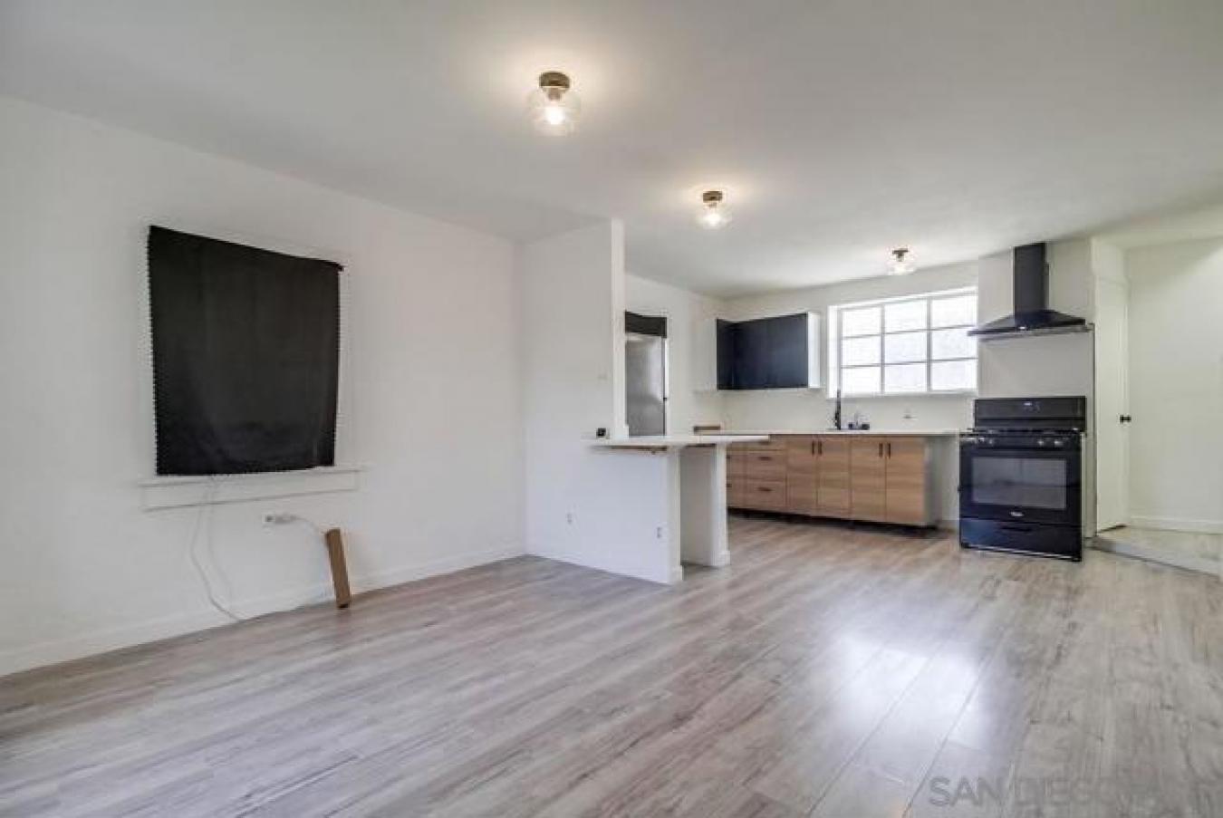 San Diego, San Diego, 92105, United States, 6 Bedrooms Bedrooms, ,2 BathroomsBathrooms,Residential,For Sale,1959856