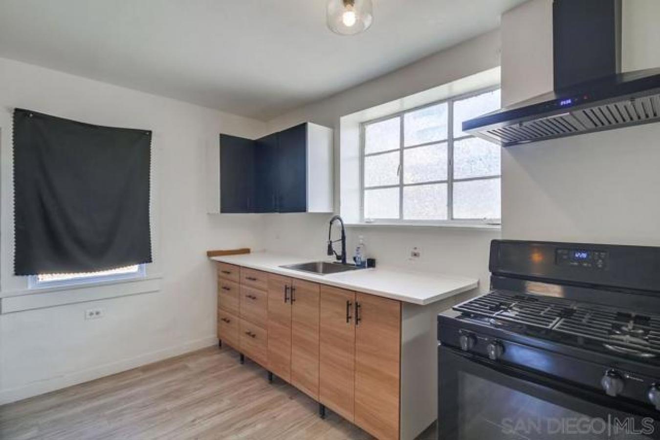 San Diego, San Diego, 92105, United States, 6 Bedrooms Bedrooms, ,2 BathroomsBathrooms,Residential,For Sale,1959856