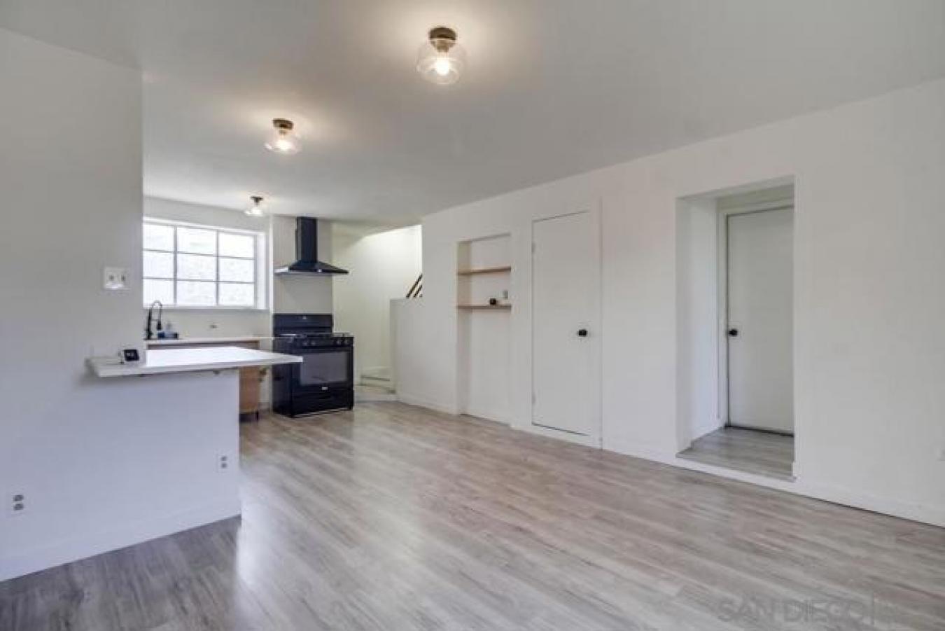 San Diego, San Diego, 92105, United States, 6 Bedrooms Bedrooms, ,2 BathroomsBathrooms,Residential,For Sale,1959856