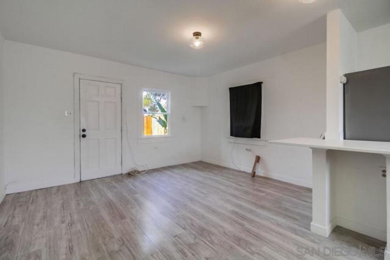 San Diego, San Diego, 92105, United States, 6 Bedrooms Bedrooms, ,2 BathroomsBathrooms,Residential,For Sale,1959856