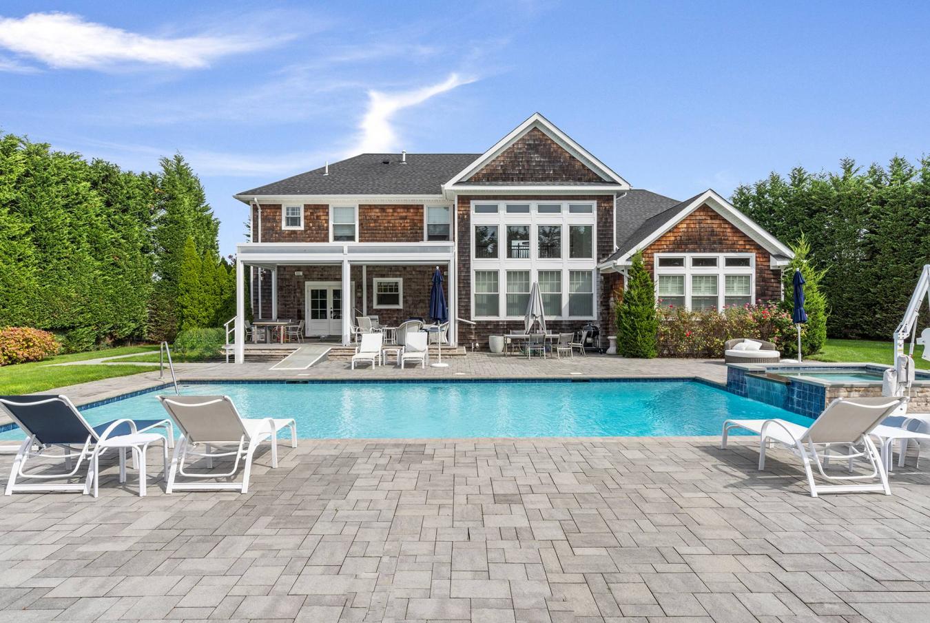 Tuckahoe, New York, 11968, United States, 6 Bedrooms Bedrooms, ,5 BathroomsBathrooms,Residential,For Sale,1959845