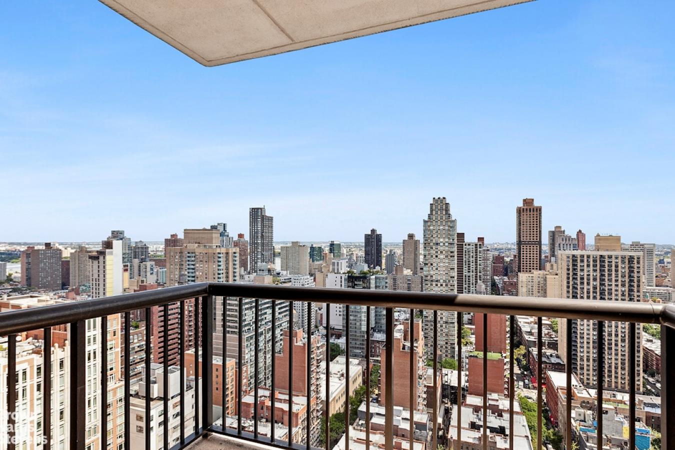 New York, New York, 10028, United States, 2 Bedrooms Bedrooms, ,2 BathroomsBathrooms,Residential,For Sale,2008665