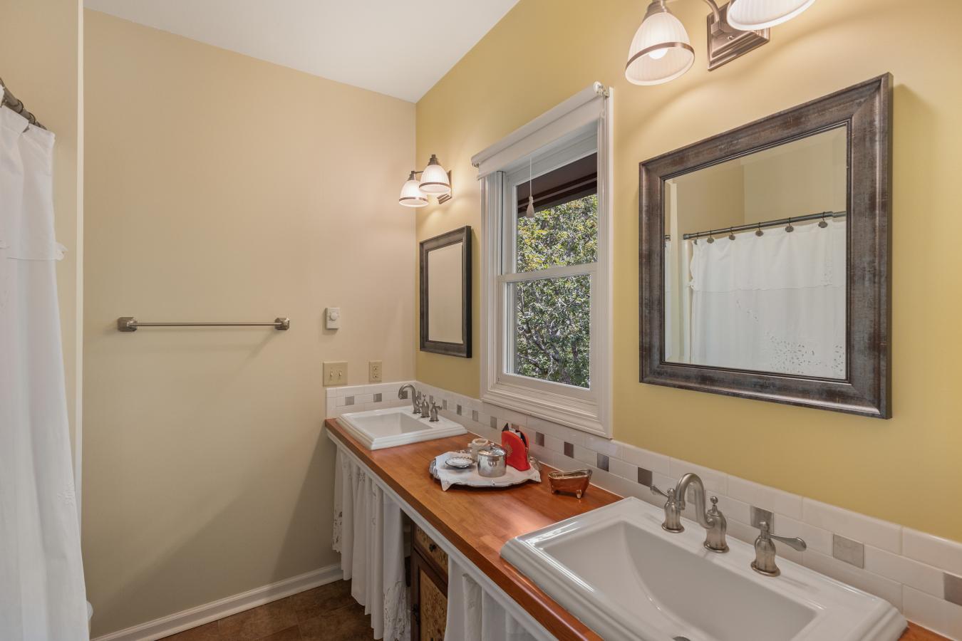 Highlands, Macon, 28741, United States, 5 Bedrooms Bedrooms, ,5 BathroomsBathrooms,Residential,For Sale,1959841