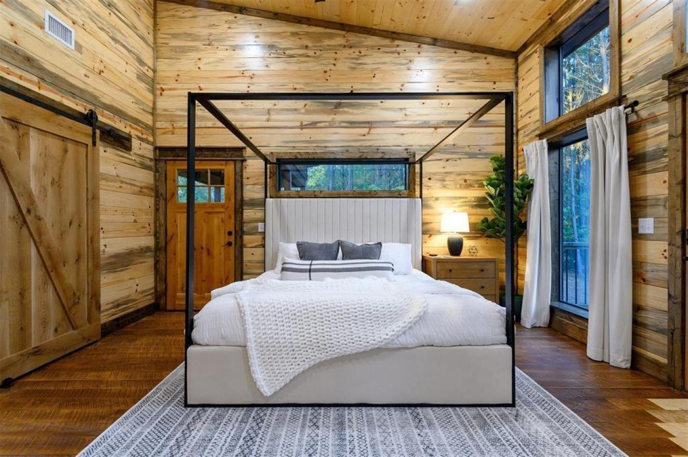 Broken Bow, McCurtain, 74728, United States, 4 Bedrooms Bedrooms, ,4 BathroomsBathrooms,Residential,For Sale,1959840