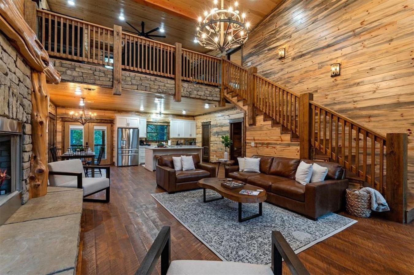 Broken Bow, McCurtain, 74728, United States, 4 Bedrooms Bedrooms, ,4 BathroomsBathrooms,Residential,For Sale,1959840