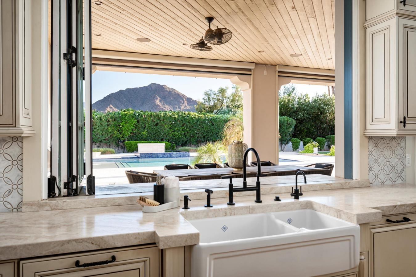 Paradise Valley, Maricopa, 85253, United States, 4 Bedrooms Bedrooms, ,6 BathroomsBathrooms,Residential,For Sale,1959839