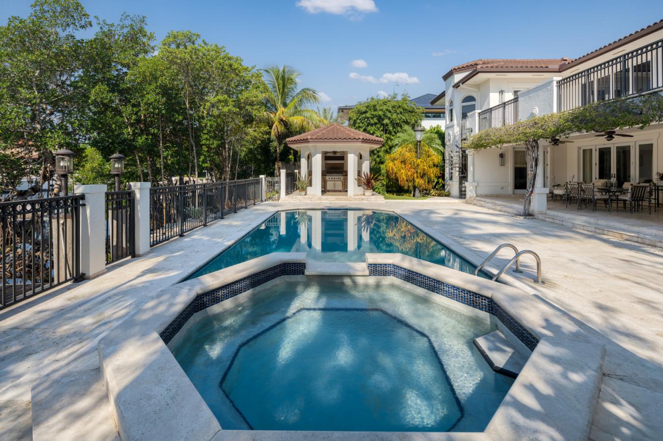 Coral Gables, Florida, 33143, United States, 6 Bedrooms Bedrooms, ,6 BathroomsBathrooms,Residential,For Sale,1959835