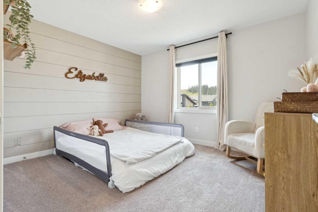 Cochrane, Rocky View County, T4C 0Z2, Canada, 3 Bedrooms Bedrooms, ,2 BathroomsBathrooms,Residential,For Sale,1959837