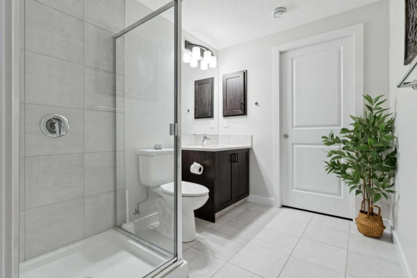 Cochrane, Rocky View County, T4C 0Z2, Canada, 3 Bedrooms Bedrooms, ,2 BathroomsBathrooms,Residential,For Sale,1959837