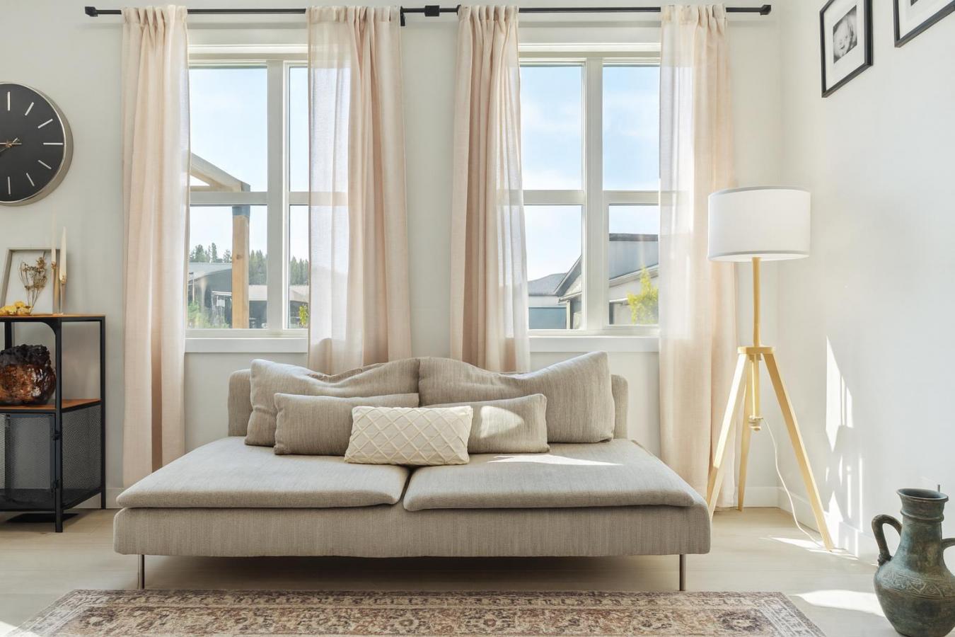 Cochrane, Rocky View County, T4C 0Z2, Canada, 3 Bedrooms Bedrooms, ,2 BathroomsBathrooms,Residential,For Sale,1959837