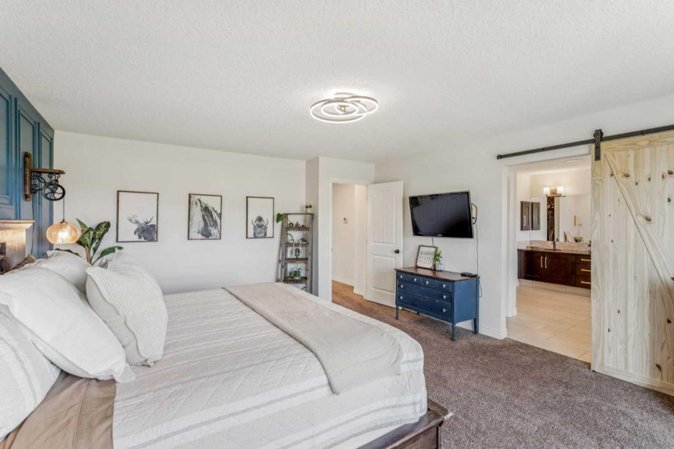 Cochrane, Rocky View County, T4C 0Y7, Canada, 4 Bedrooms Bedrooms, ,3 BathroomsBathrooms,Residential,For Sale,1959833