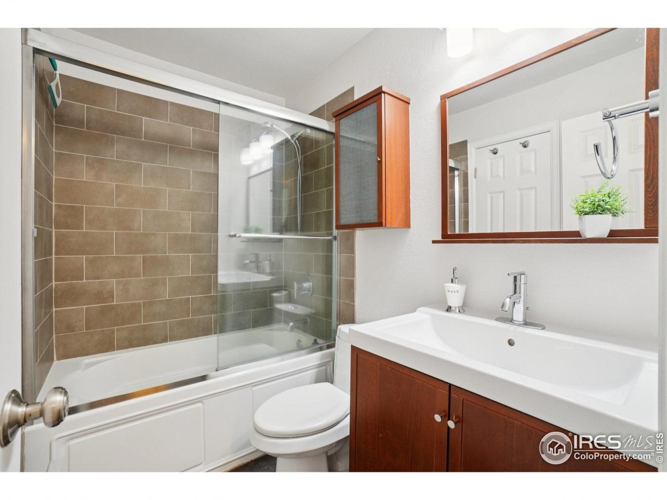 Louisville, Boulder, 80027, United States, 3 Bedrooms Bedrooms, ,2 BathroomsBathrooms,Residential,For Sale,1959832