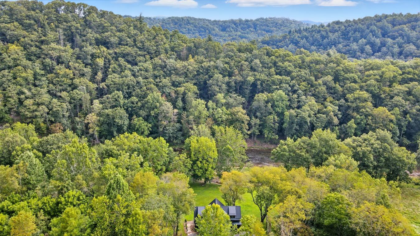 Lansing, North Carolina, 28643, United States, 3 Bedrooms Bedrooms, ,4 BathroomsBathrooms,Residential,For Sale,1973505