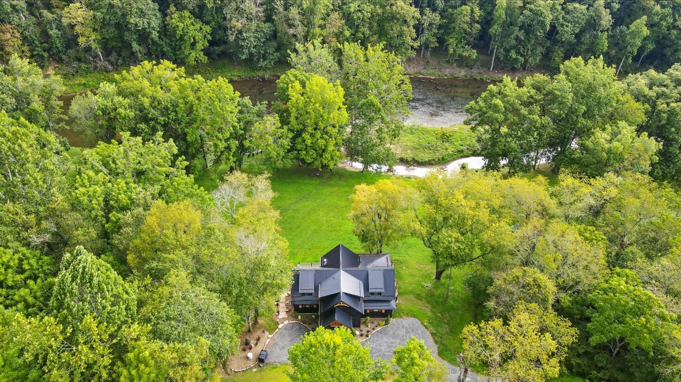 Lansing, North Carolina, 28643, United States, 3 Bedrooms Bedrooms, ,4 BathroomsBathrooms,Residential,For Sale,1973505