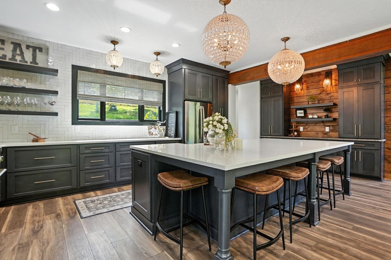 Lansing, North Carolina, 28643, United States, 3 Bedrooms Bedrooms, ,4 BathroomsBathrooms,Residential,For Sale,1973505