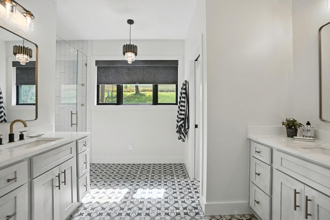 Lansing, North Carolina, 28643, United States, 3 Bedrooms Bedrooms, ,4 BathroomsBathrooms,Residential,For Sale,1973505