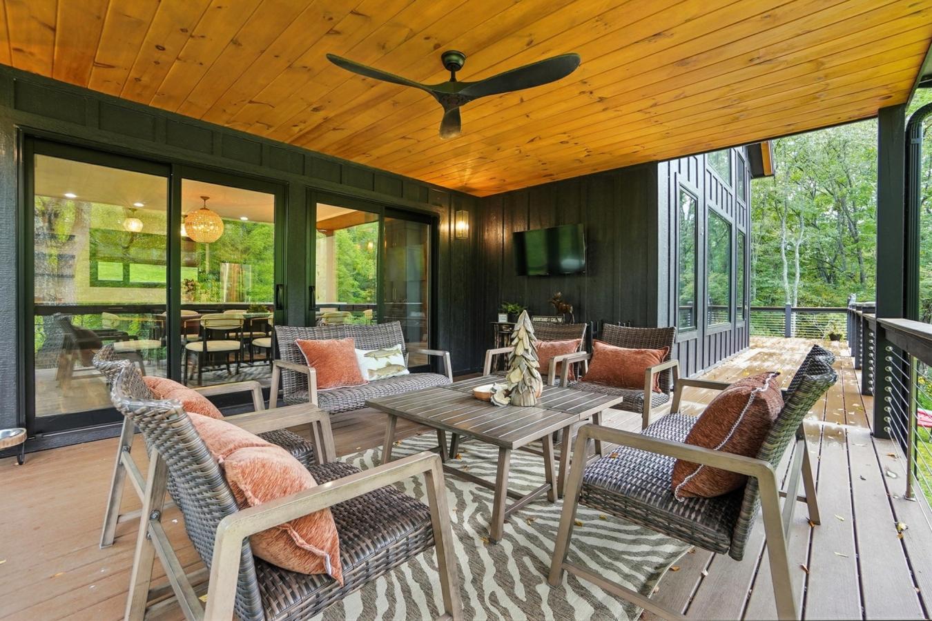 Lansing, North Carolina, 28643, United States, 3 Bedrooms Bedrooms, ,4 BathroomsBathrooms,Residential,For Sale,1973505