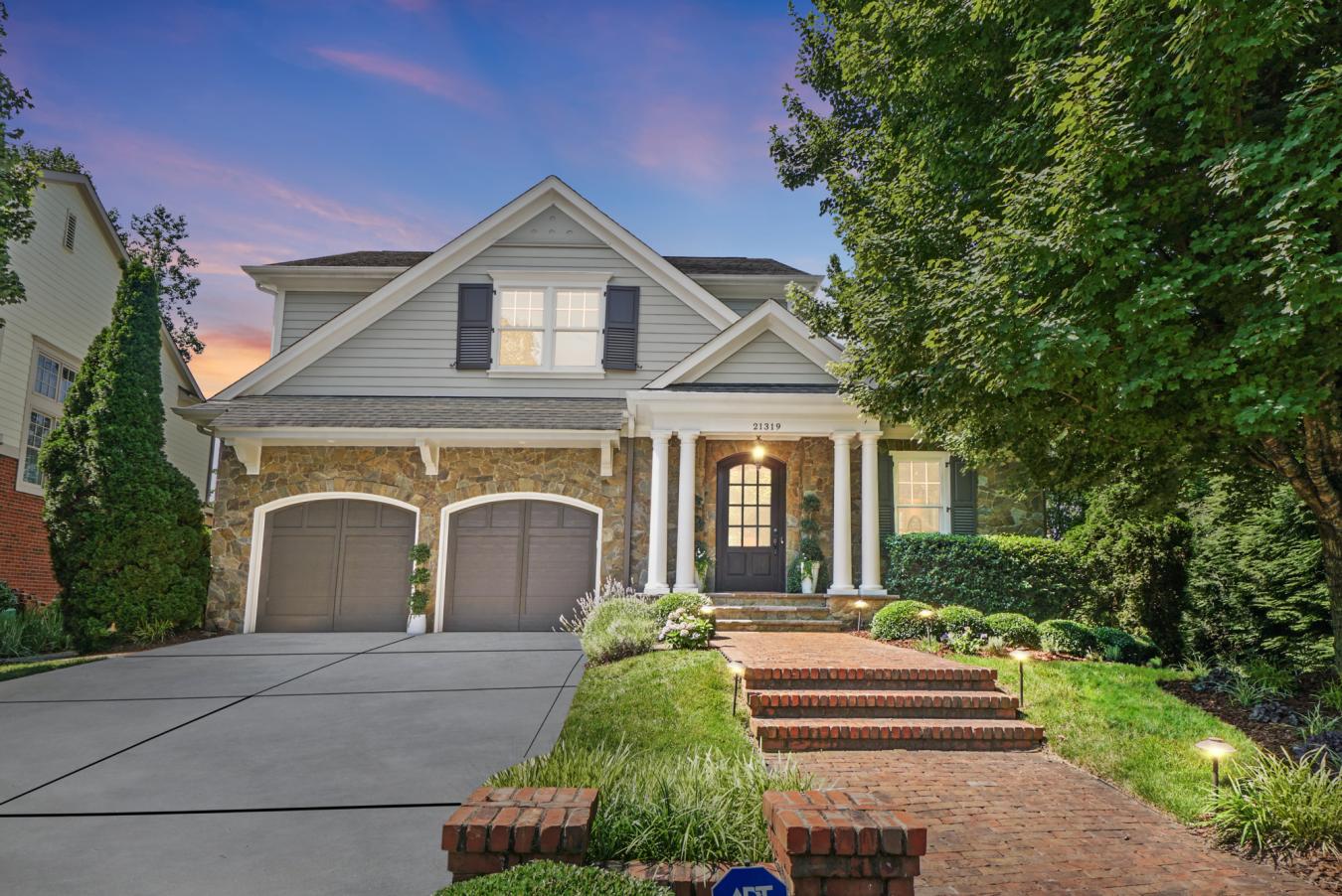 Cornelius, Mecklenburg, 28031, United States, 4 Bedrooms Bedrooms, ,4 BathroomsBathrooms,Residential,For Sale,1969823