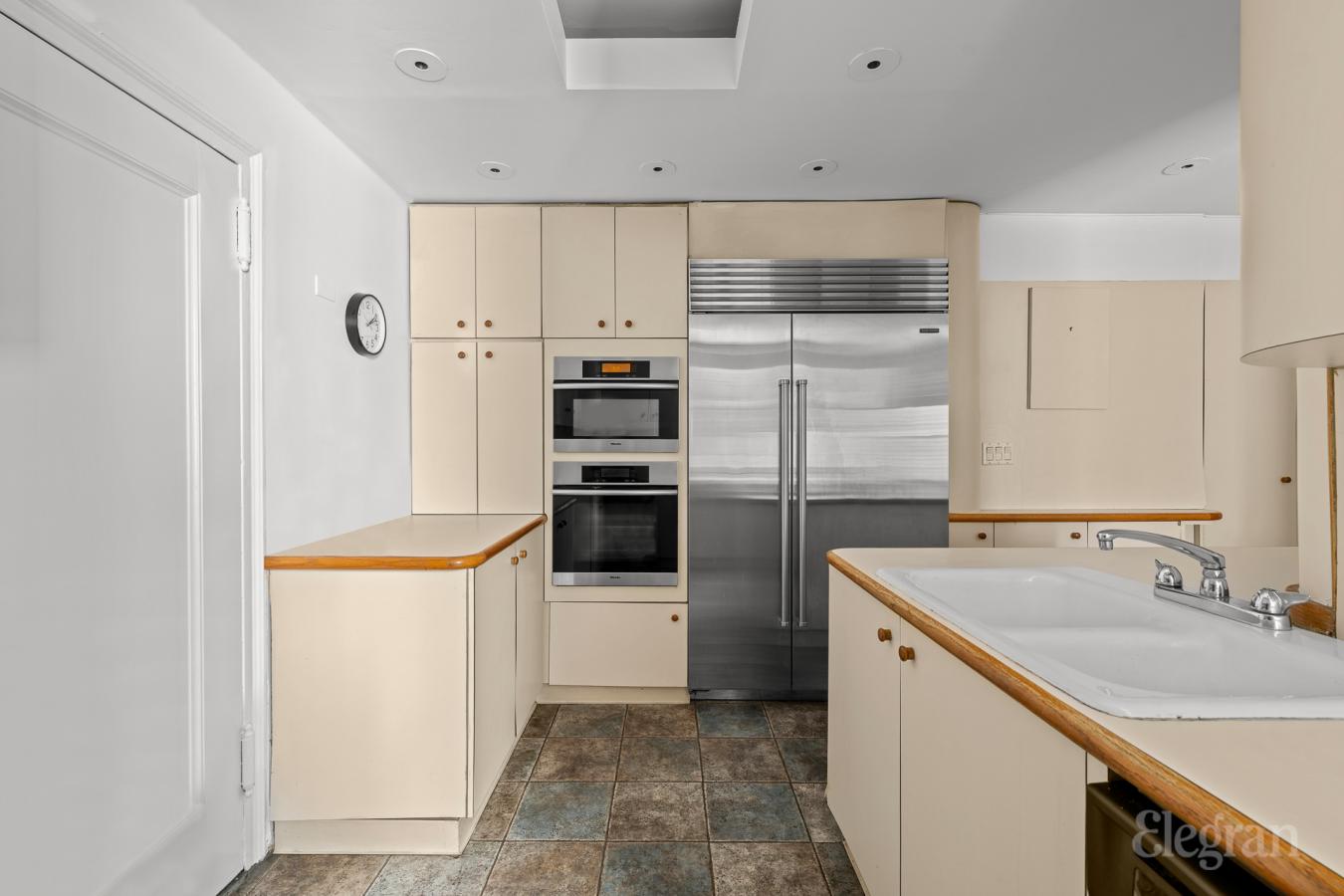 New York, New York, 10024, United States, 3 Bedrooms Bedrooms, ,2 BathroomsBathrooms,Residential,For Sale,1959825